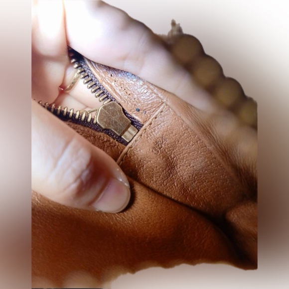 Sale $222 !! 
Authentic Rare!! Louise Vuitton Danube Mini Monogram. 834 - Picture 13 of 14